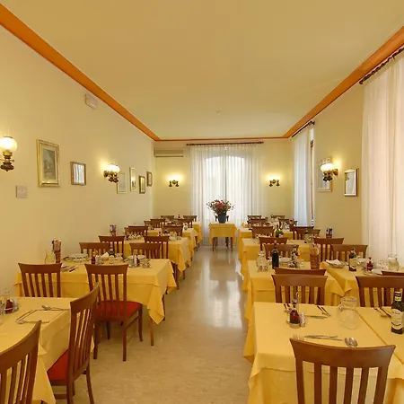 Delizia Genovese 3* 蒙特卡蒂尼泰尔梅
